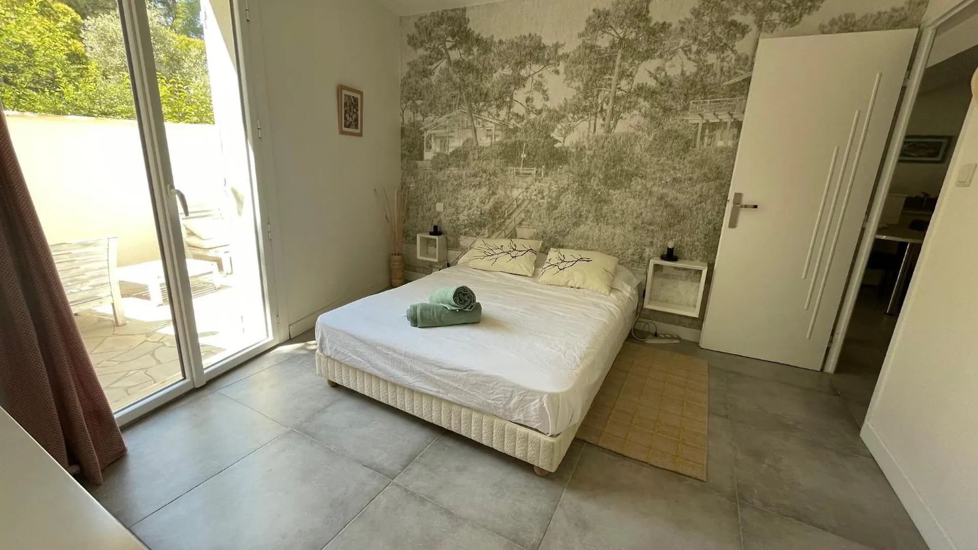 Azur Appart 4 Pers - Parking - Terrasse - 10Min Du Centre Cassis